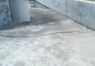 薛城楼顶漏水维修公司分享下如何解决卫生间隐蔽部位漏水的问题?